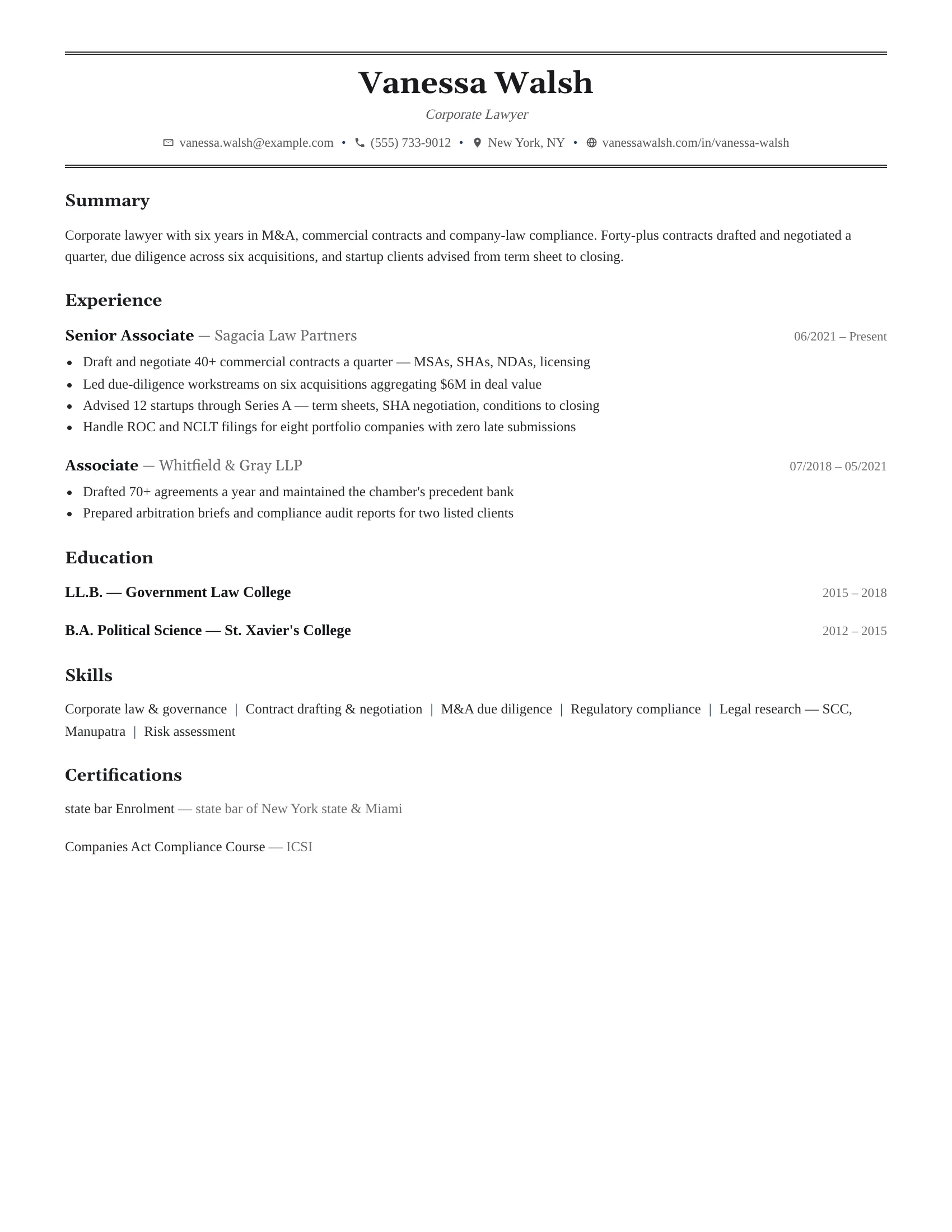 Advocate · English (Navy) resume template preview