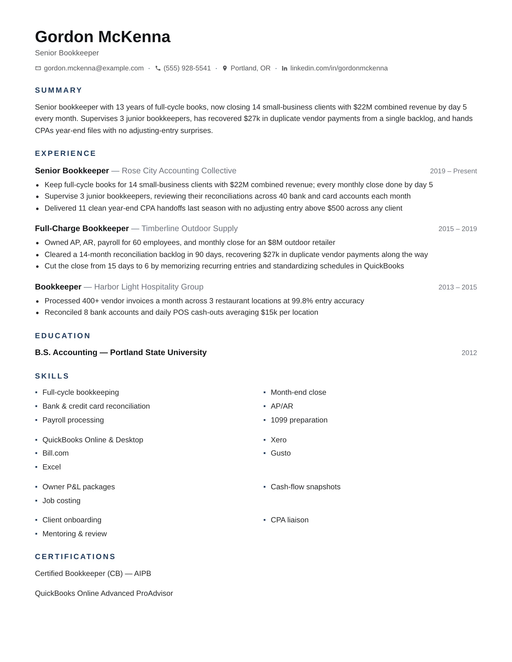 Senior Bookkeeper · Martinus resume template preview